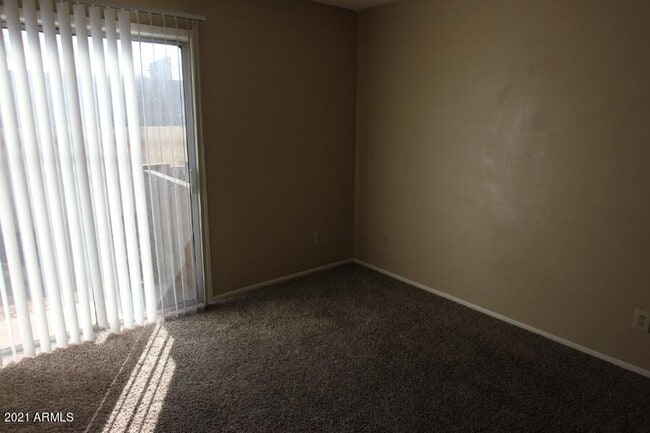 Building Photo - 45 N Phyllis