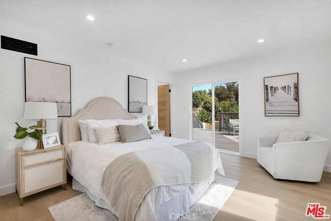 Building Photo - 2222 Valentine St