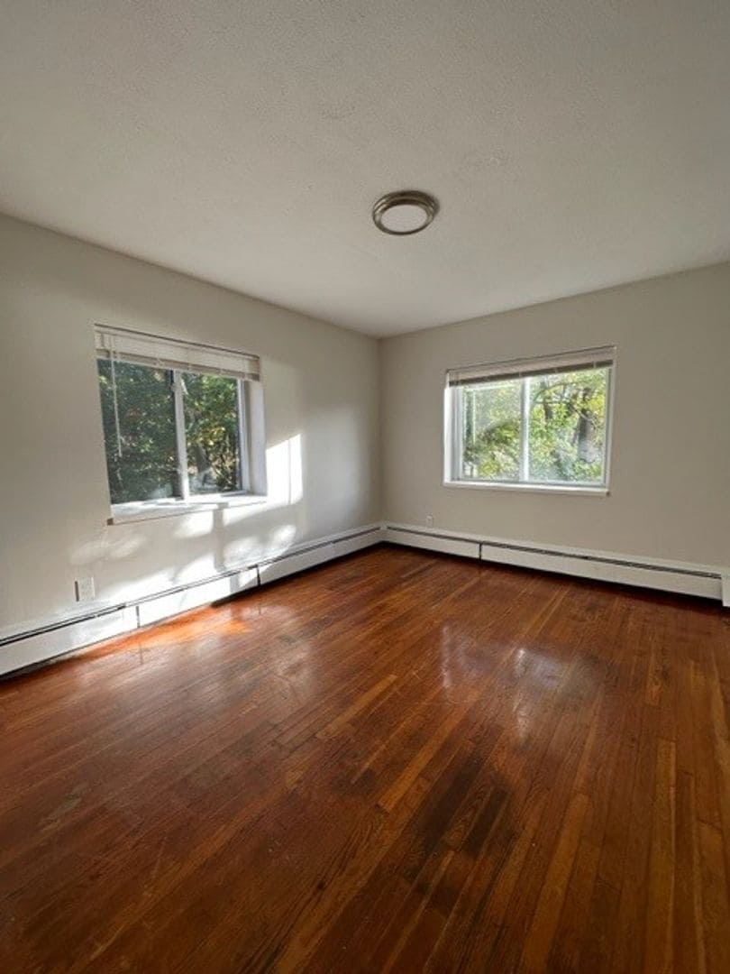 Building Photo - 731 River St