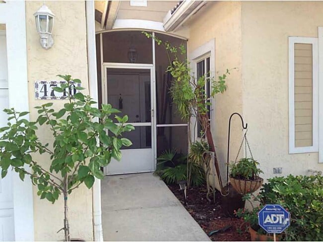 Building Photo - 4740 SW 12th Pl