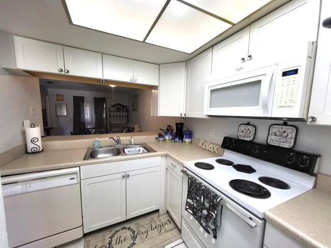 Building Photo - 3023 Sir Hamilton Cir