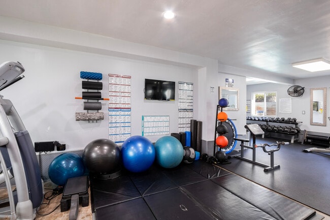 Building Photo - 2721 2nd St