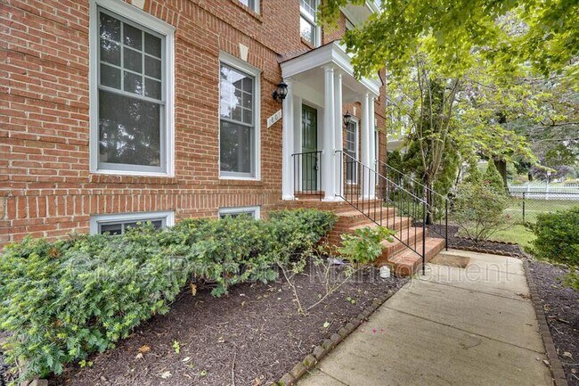 Building Photo - 1805 N Adams St