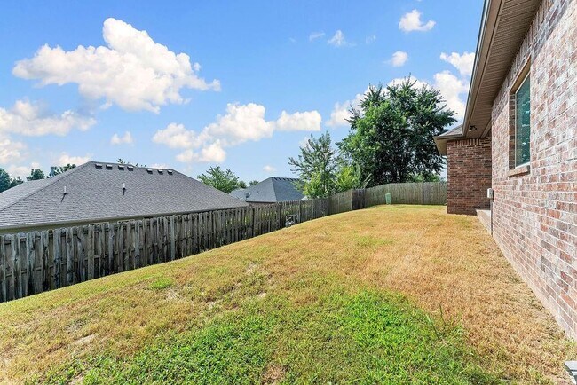Building Photo - 770 Fontana St