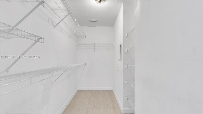 Building Photo - 533 NE 3rd Ave