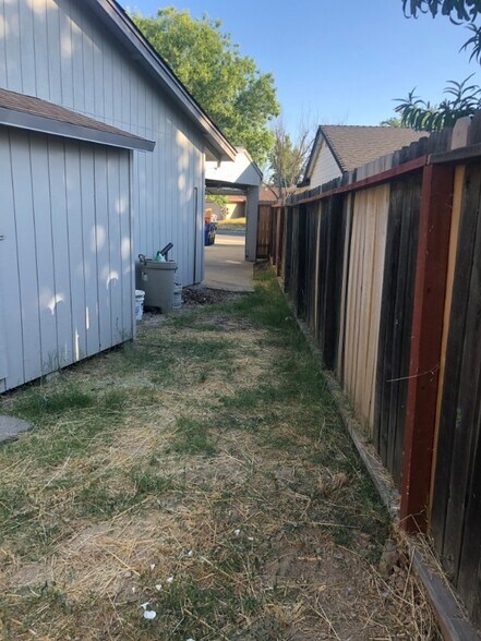 Building Photo - 7024 Woodmore Oaks Dr