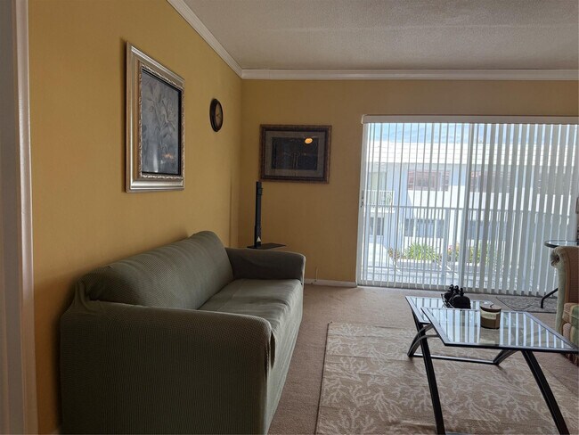 Building Photo - 412 S Cypress Rd