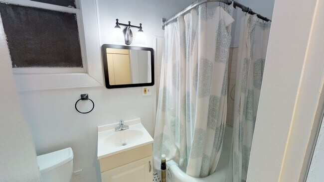 Building Photo - Gorgeous 3-Bedroom Apartment in Wooster Square