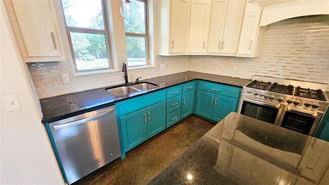 Building Photo - 6301 Hilltop Dr
