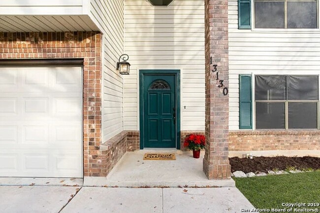 Building Photo - Welcome home to this charming two-story home nestled in the highly desirable Regency Meadow