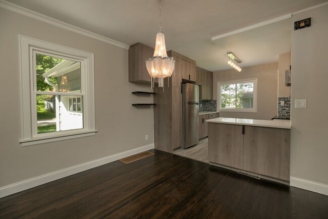 Building Photo - Renovated Beautiful Single Family House