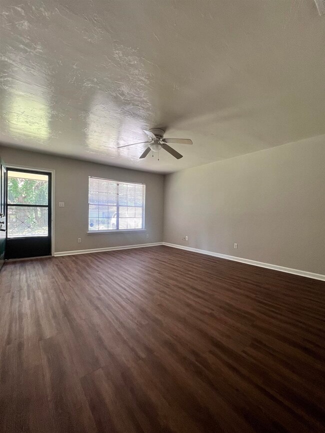 Building Photo - 2437 Jolene Ln