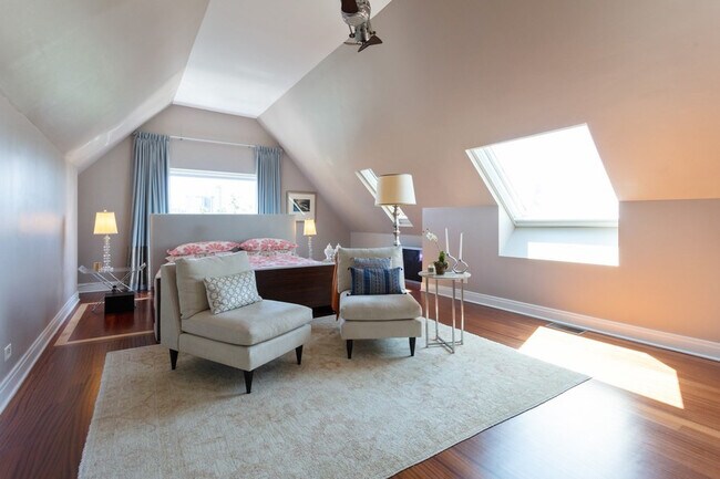 Building Photo - 1530 N Throop St