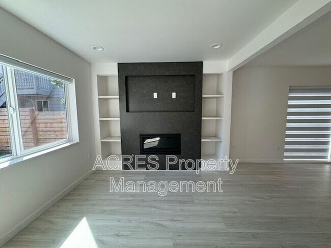 Building Photo - 9423 36th Ave SW