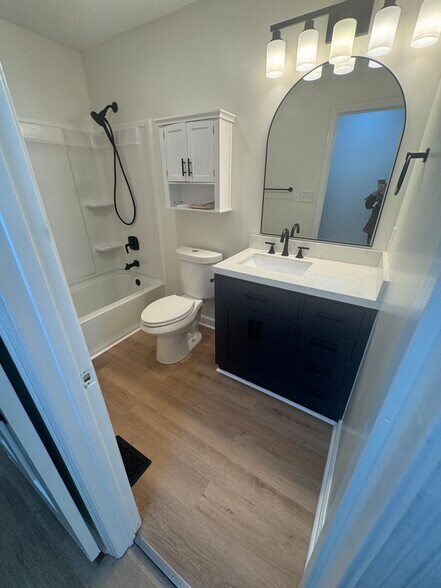 Building Photo - 1821 Swann St