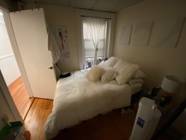 Building Photo - 53 Joy St