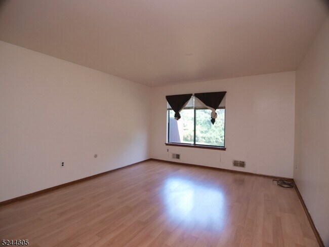 Building Photo - 911 Merritt Dr