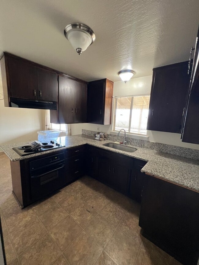 Building Photo - Oroville 4 bed 2 bath 3300sqft country hom...