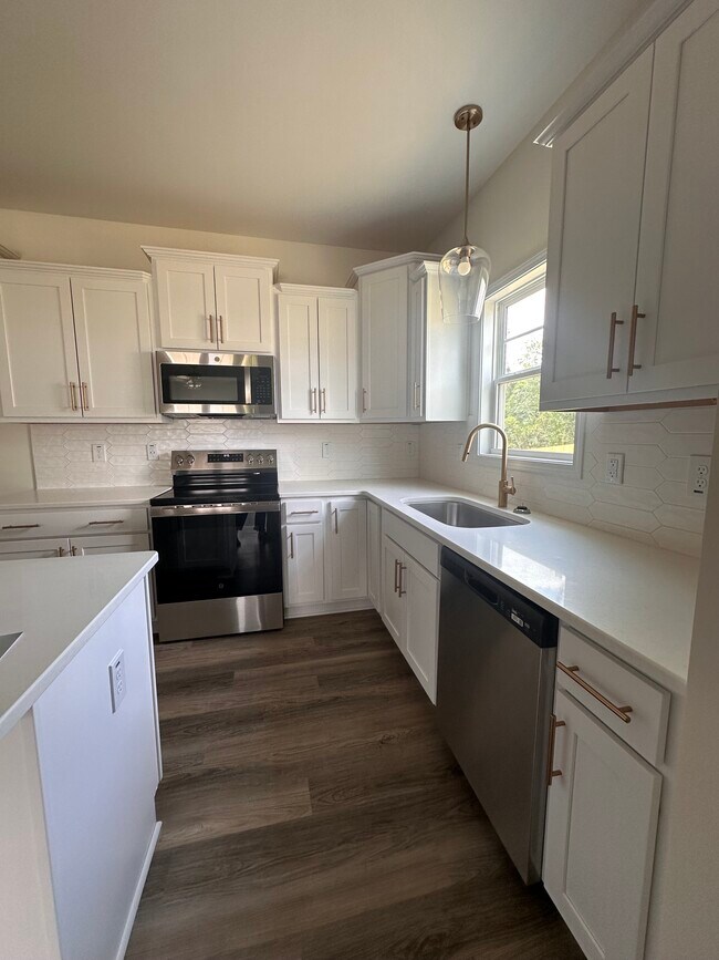Building Photo - 341 Edwinstowe Ave