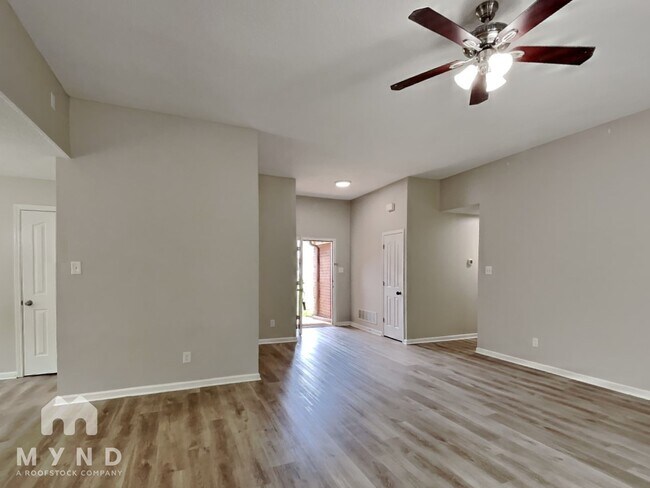 Building Photo - 15 Rolling Oaks Dr