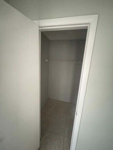 Building Photo - 1637 Barbarie Ln