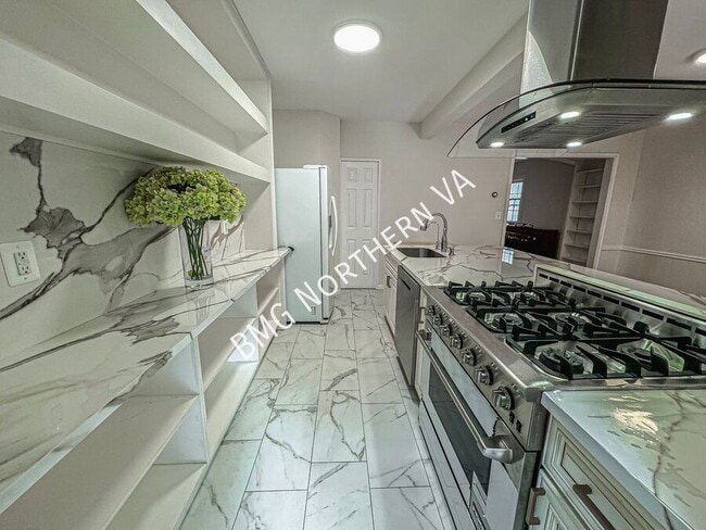 Building Photo - 4412 Volta Pl NW