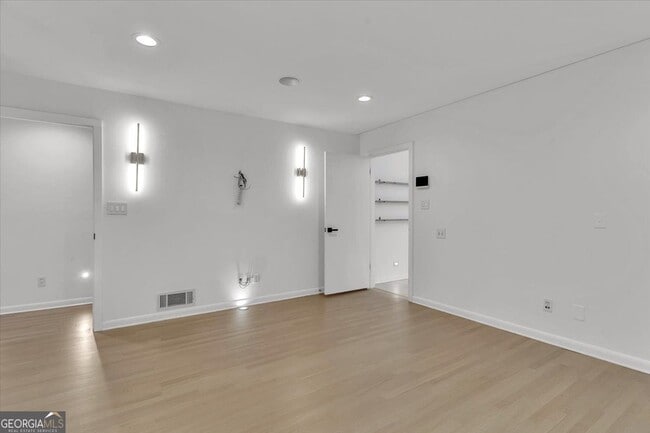 Building Photo - 2605 McKinnon Dr