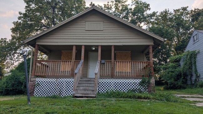 Primary Photo - 5542 S Benton Ave