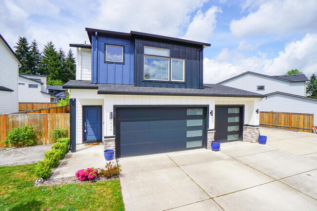Building Photo - NEWER FOUR BEDROOM NEAR HAZEL DELL