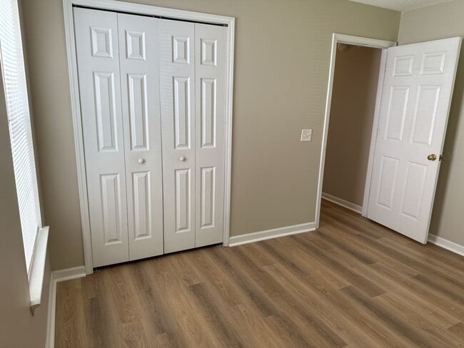 Building Photo - 247 Laurel Hill Cir