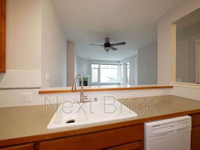 Building Photo - 109 2nd St S