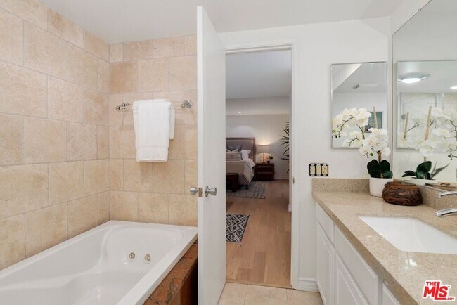 Building Photo - 848 Lincoln Blvd