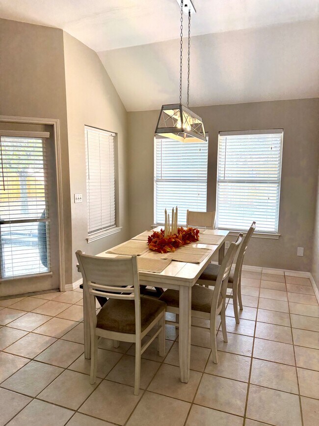 Building Photo - 1353 Pecan Ridge