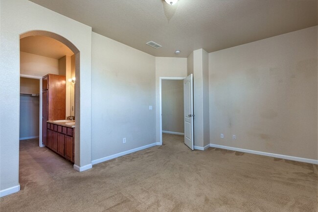 Building Photo - Townhome in the N/E Area for Rent