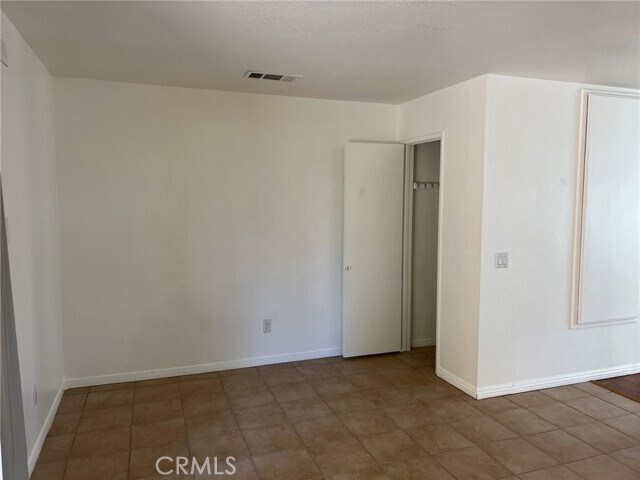 Building Photo - 8580 Club House Dr