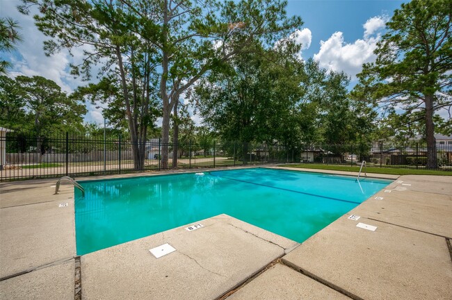 Building Photo - 12042 Mighty Oak Dr