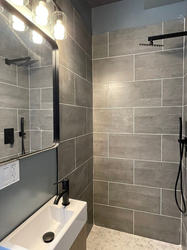 Building Photo - 1531 S Harding Ave