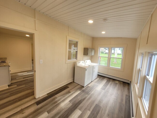 Building Photo - 103 Schoolhouse Rd
