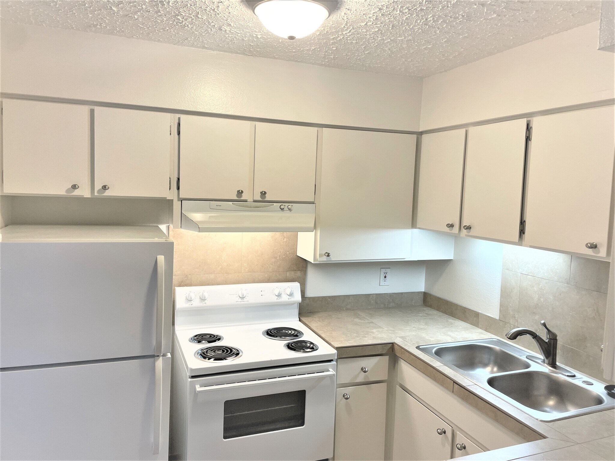 Building Photo - 1427 NE Hancock St