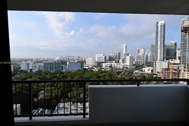 Building Photo - 1581 Brickell Ave