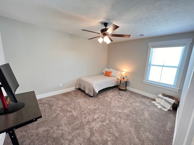 Building Photo - Spacious 4BR/3.5BATH in Wrights Farm (Grov...