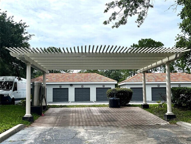 Building Photo - 14037 Fairway Island Dr