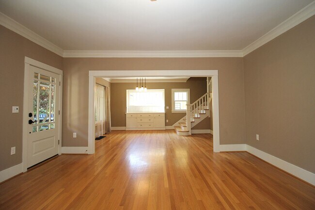 Building Photo - Beautifully Updated 5 Bedroom/3.5 Bath Irvington Craftsman Bungalow!