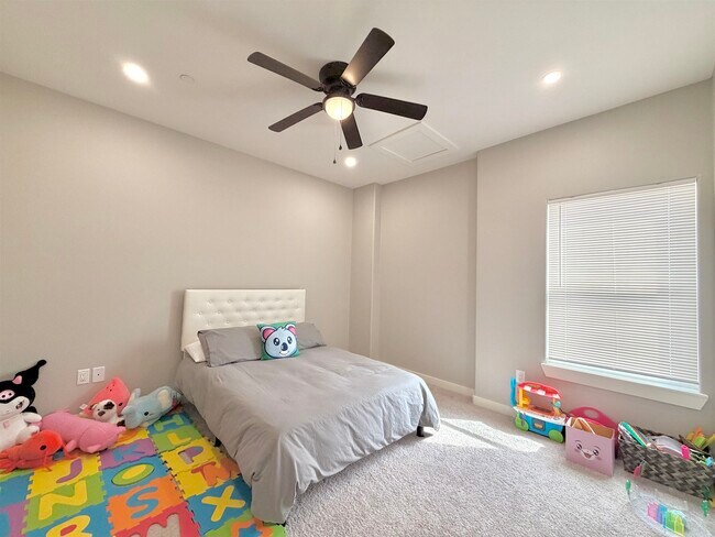 Building Photo - 9653 McPherson Rd