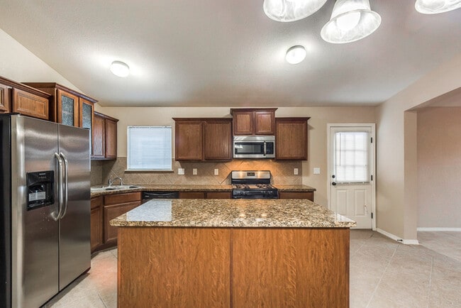 Building Photo - Immaculate Eastside 4-bedroom home in El P...