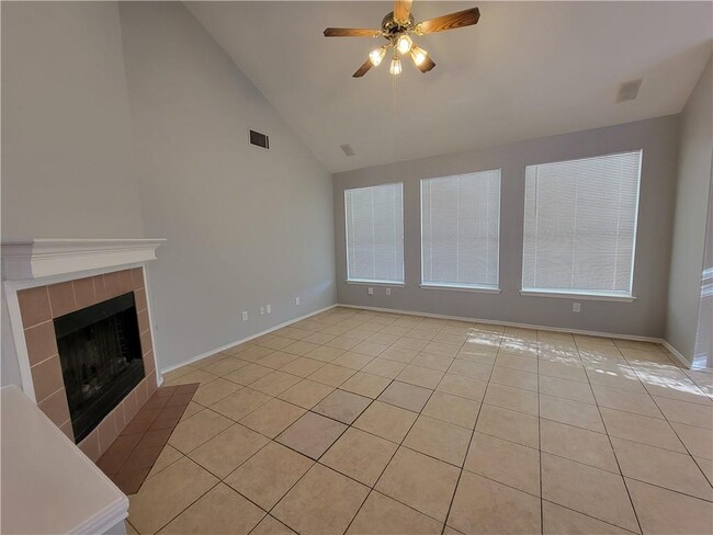 Building Photo - 1001 Acanthus St