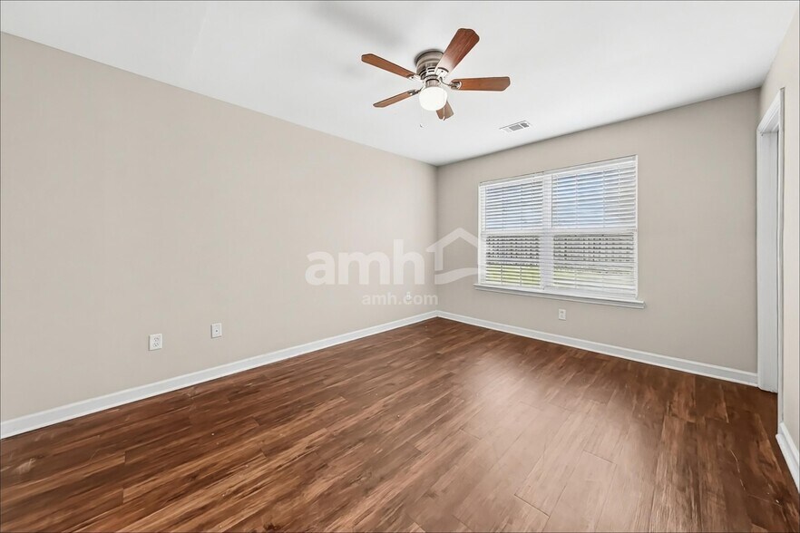 Building Photo - 1523 Bradley Blvd