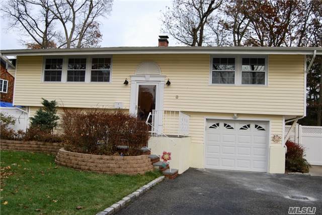 Building Photo - 8 Horseshoe Ln