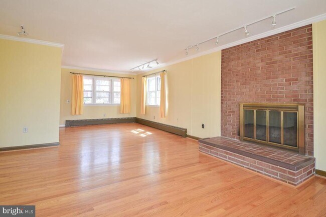 Building Photo - 3035 Hazelton St