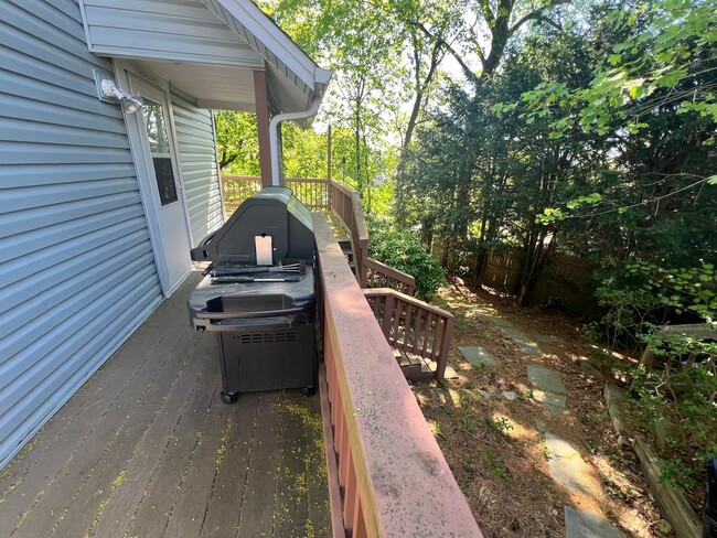 Building Photo - Terrific 3 Bed/1 Bath Colonial in Glen Cove!